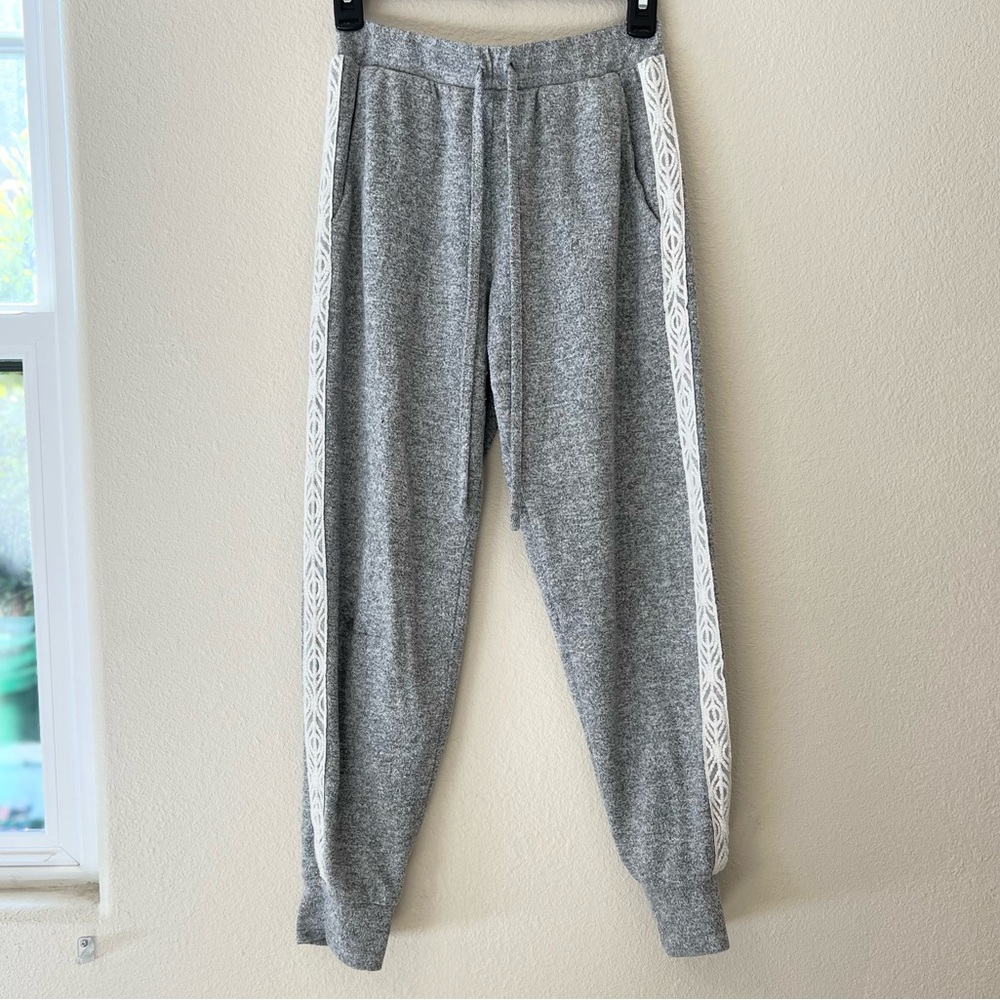 Grey and white lace trim sweatpants Sz small/ch